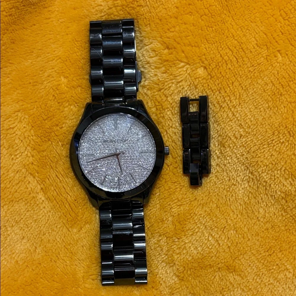 MK4442 Michael Kors Women’s watch - black with diamonds - Picture 4 of 4